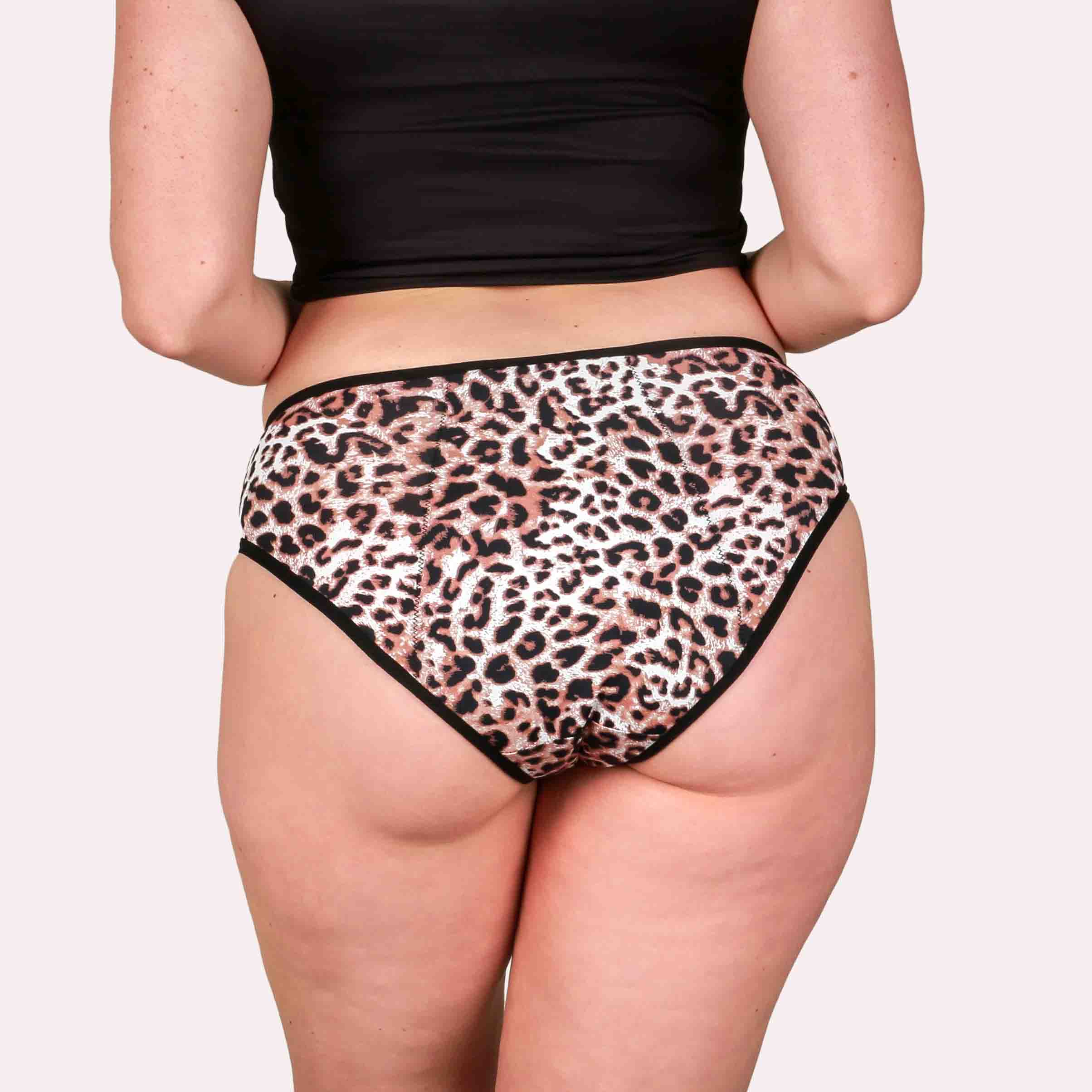 Taynie Leo ultra Curvy