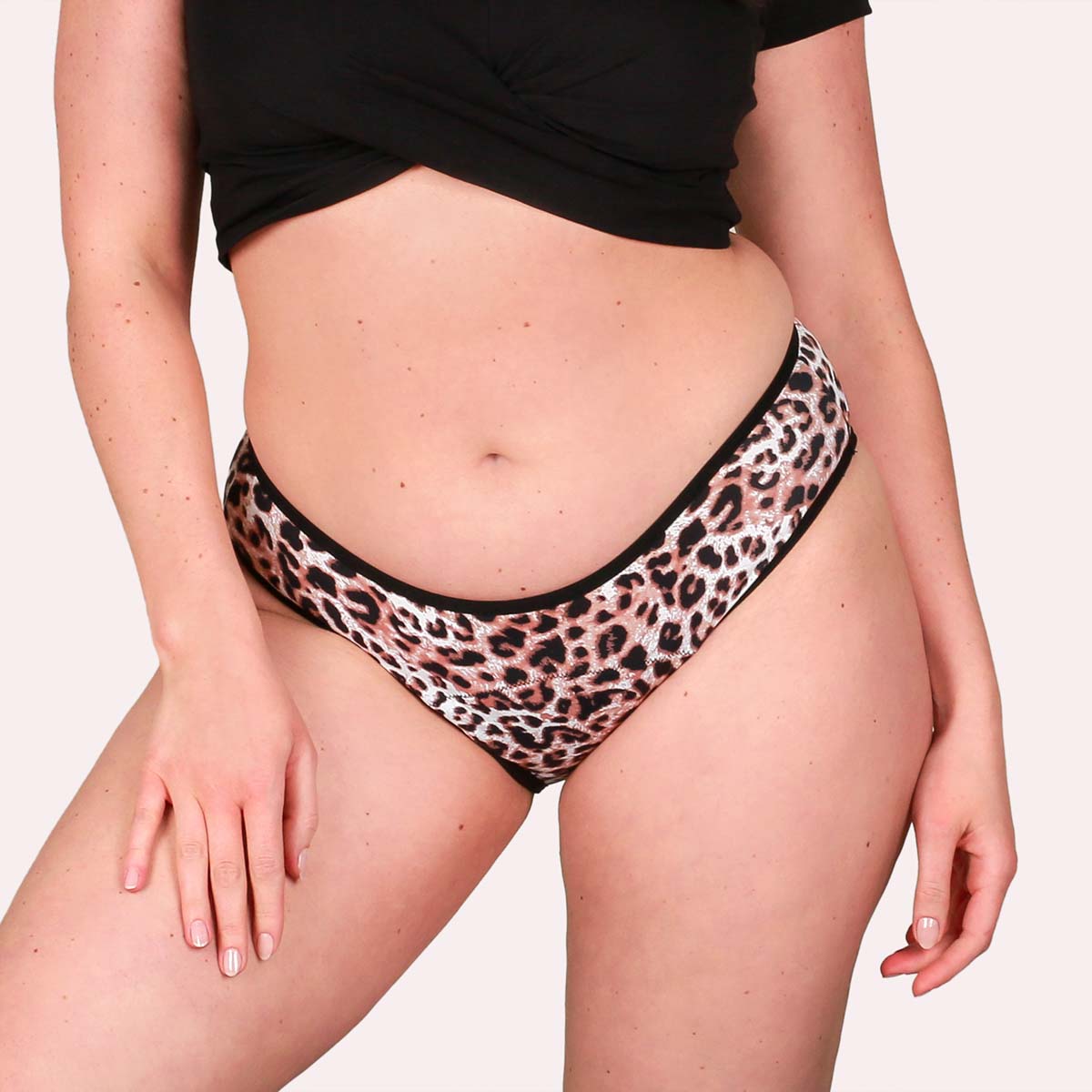 Taynie Leo ultra Curvy