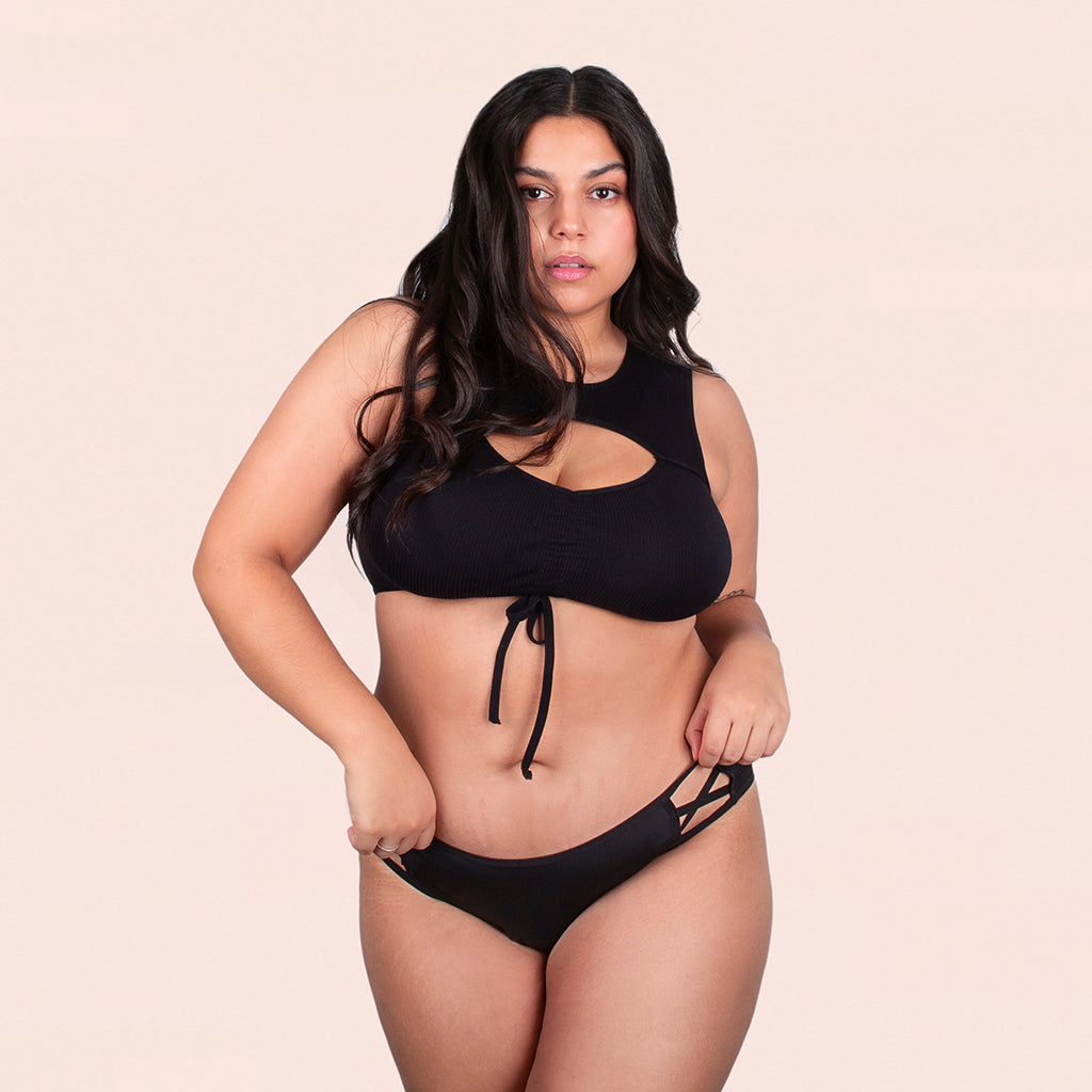 Taynie Woman ultra schwarz curvy 